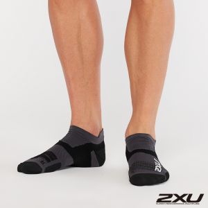 2XU Vectr Ultralight 踝襪  黑鈦灰