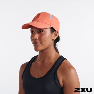 2XU 慢跑帽 珊瑚橘/白
