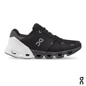 【瑞士 On 昂跑】男 路跑鞋 Cloudflyer 4 寬楦 黑/白