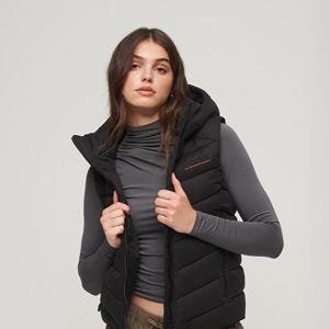 SUPERDRY 女裝 連帽背心 Microfibre Padded Gilet 黑